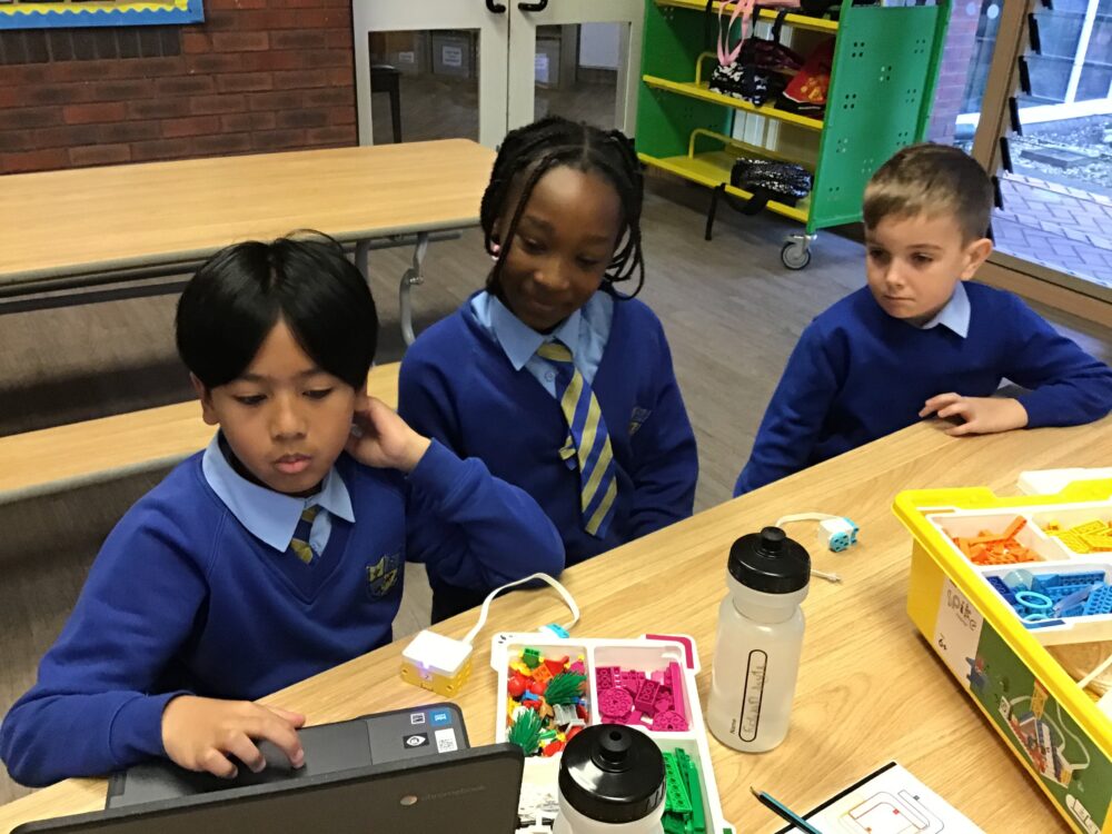 Young pupils learning with lego