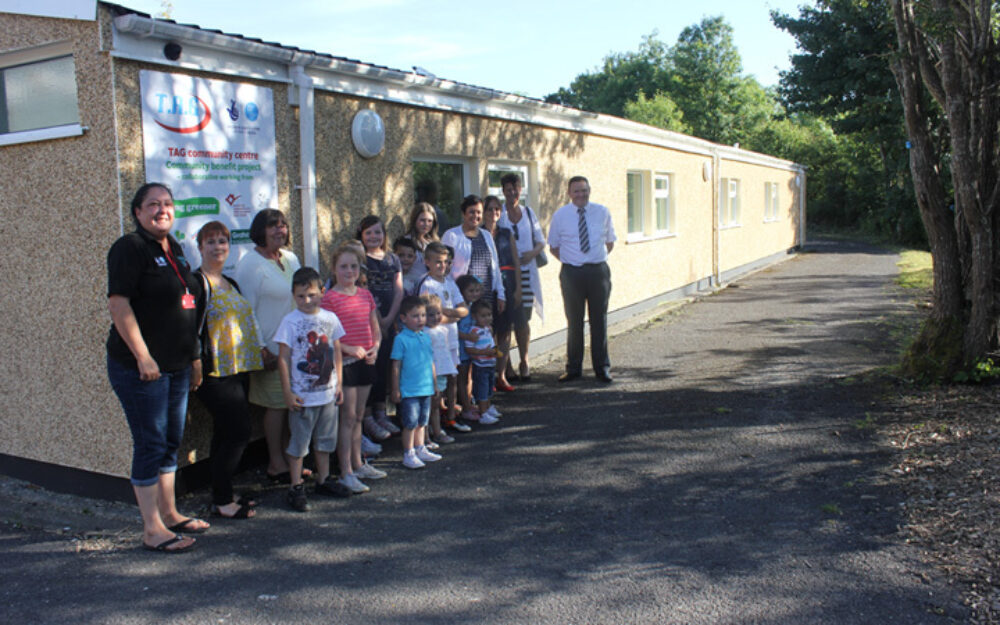 Cadw clwb ieuenctid lleol i fynd